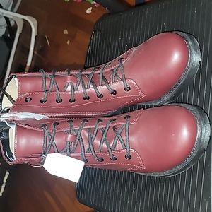 Time and Tru Burgundy lug boot size 9